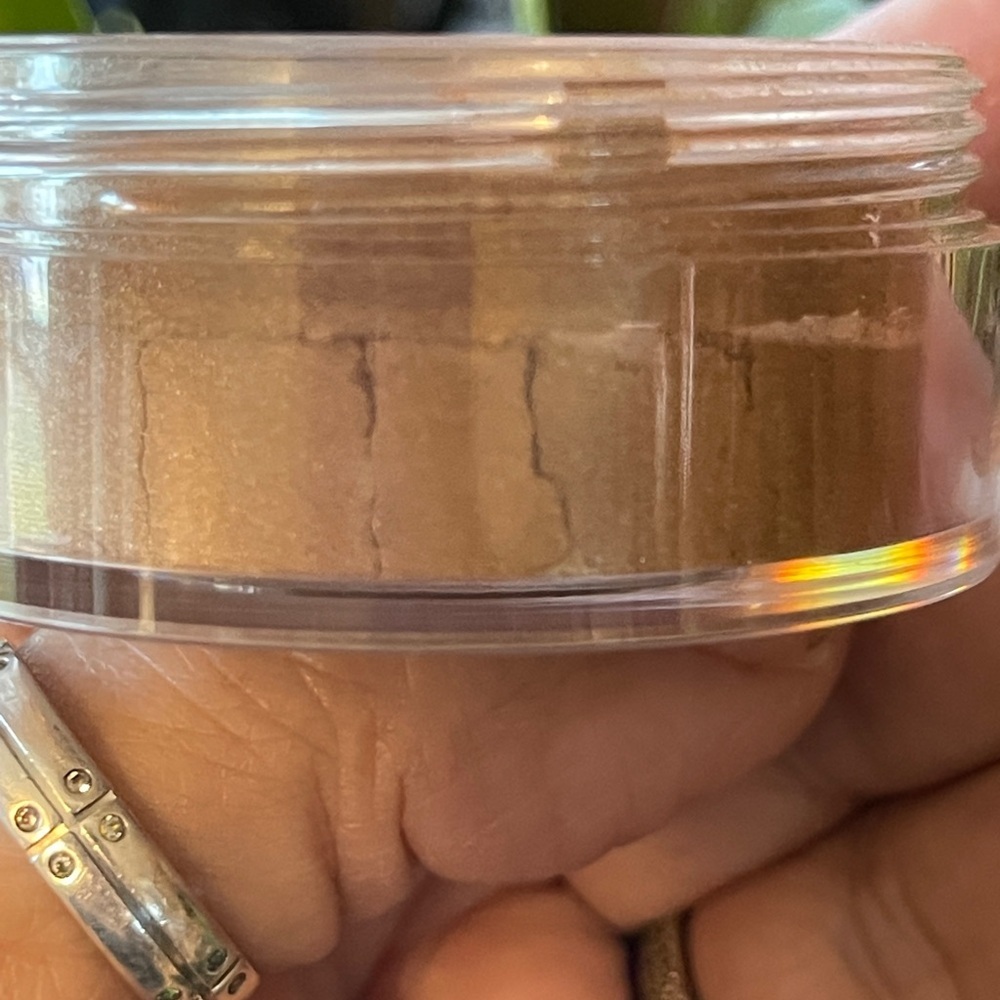 JUVIA’S PLACE The Royalty II Loose Highlighter In Champagne - Picture 10 of 12